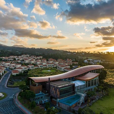 Camphortree Hotel And Resort Jeju Exteriör bild