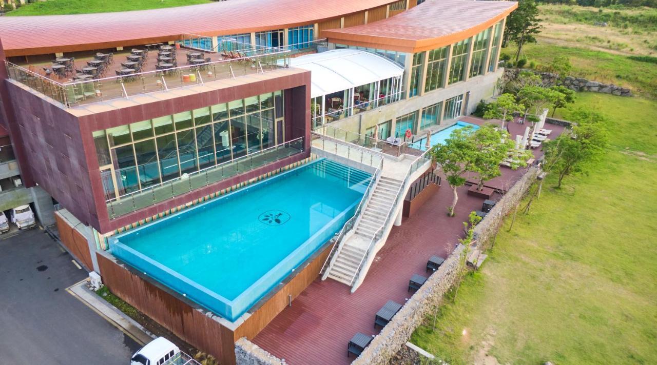 Camphortree Hotel And Resort Jeju Exteriör bild