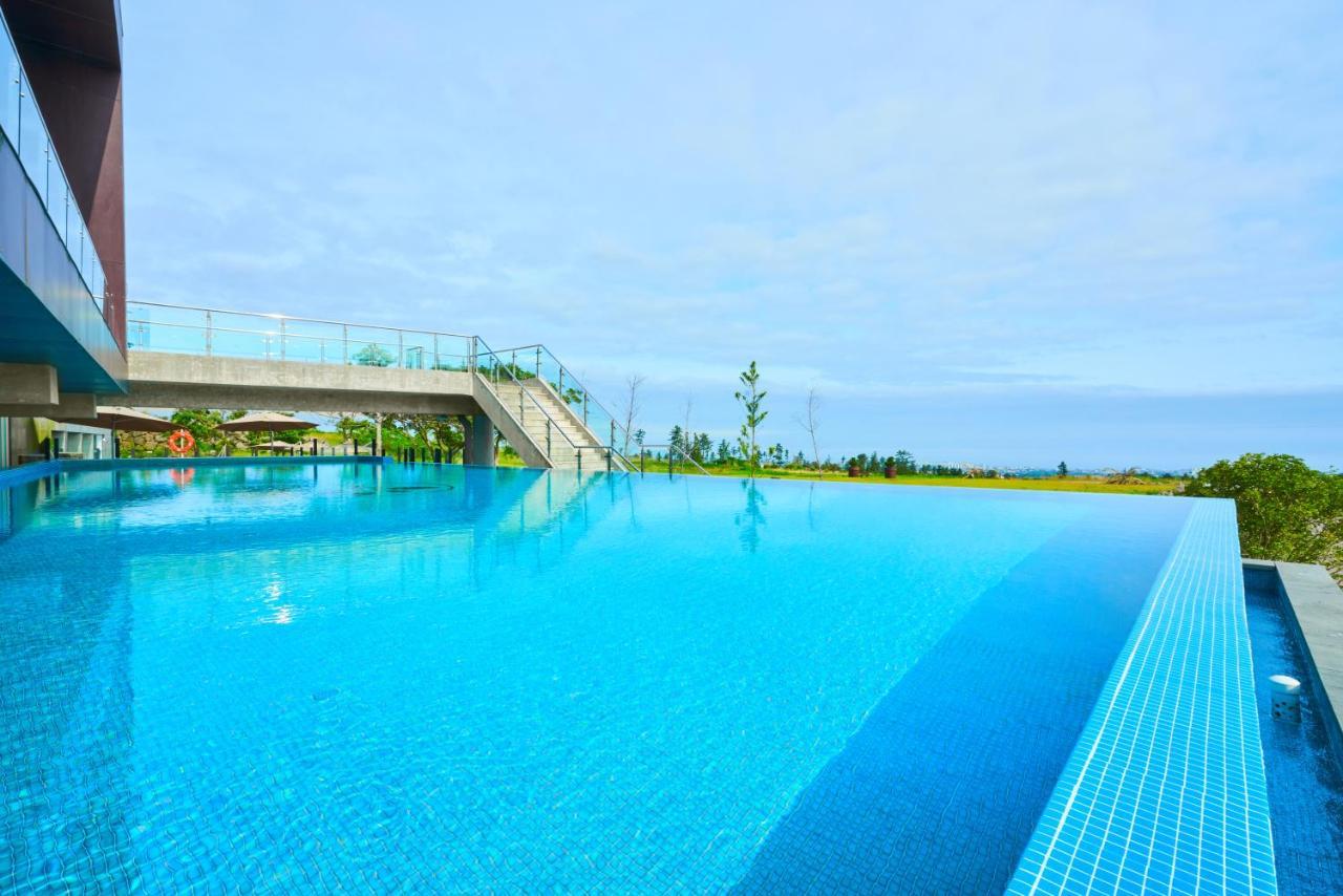 Camphortree Hotel And Resort Jeju Exteriör bild