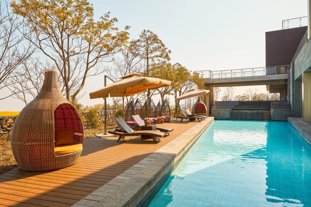 Camphortree Hotel And Resort Jeju Exteriör bild