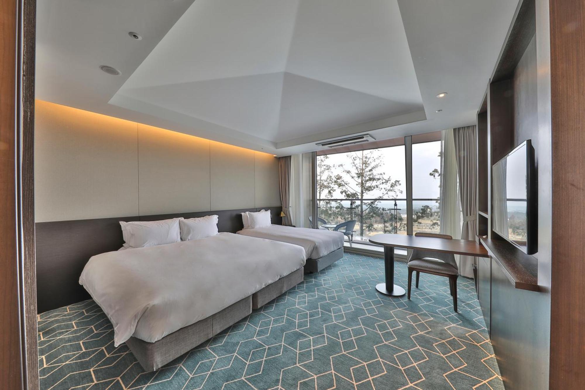 Camphortree Hotel And Resort Jeju Exteriör bild