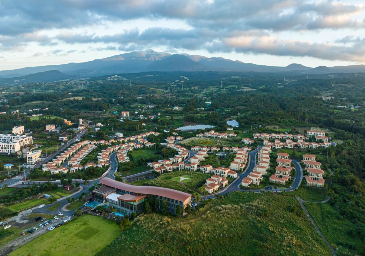 Camphortree Hotel And Resort Jeju Exteriör bild