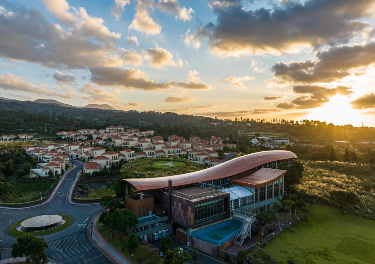 Camphortree Hotel And Resort Jeju Exteriör bild