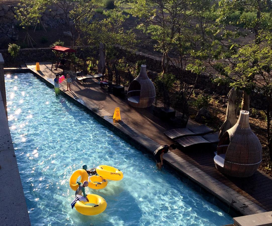 Camphortree Hotel And Resort Jeju Exteriör bild