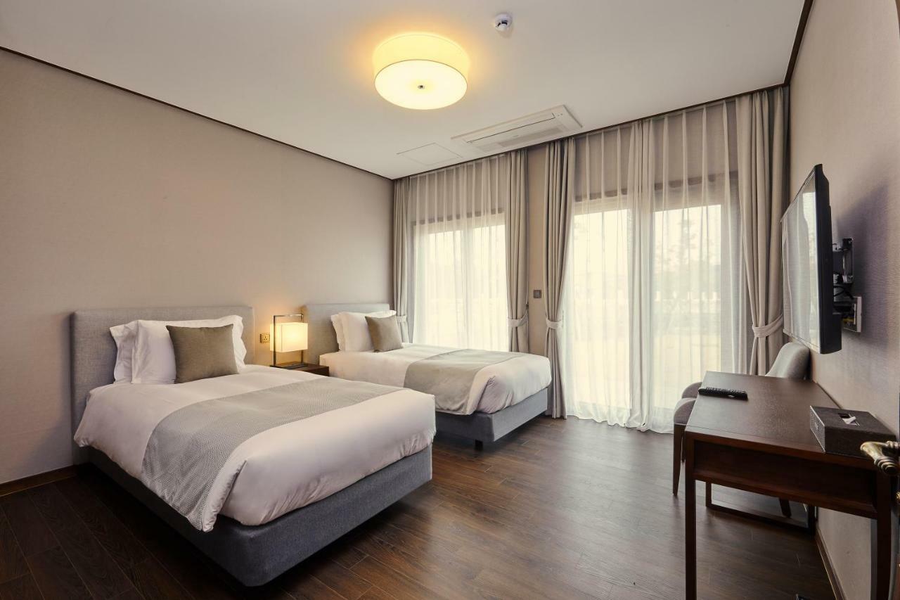 Camphortree Hotel And Resort Jeju Exteriör bild