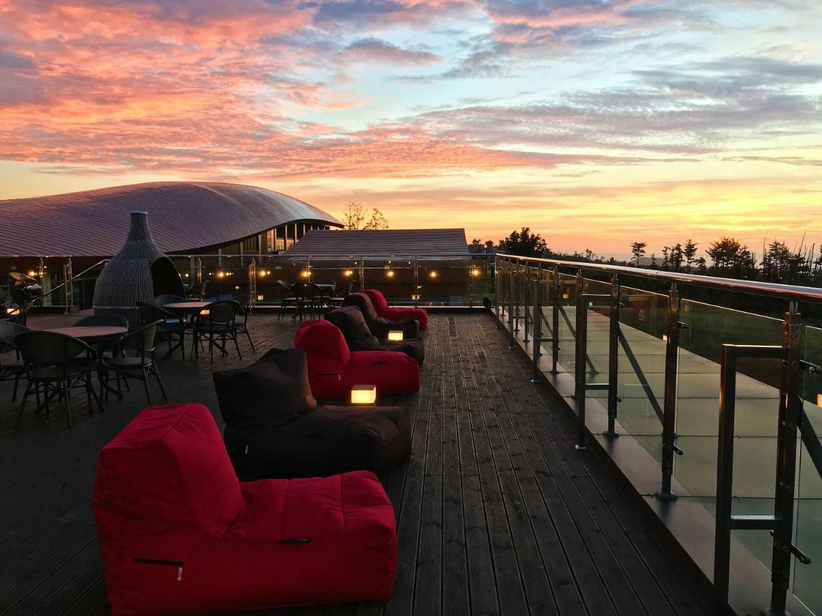 Camphortree Hotel And Resort Jeju Exteriör bild